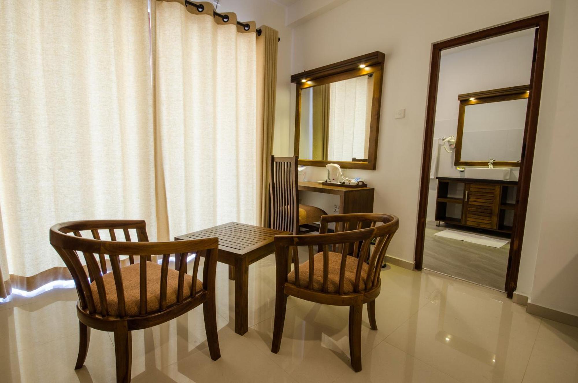 Okwin Resort Kandy Rum bild